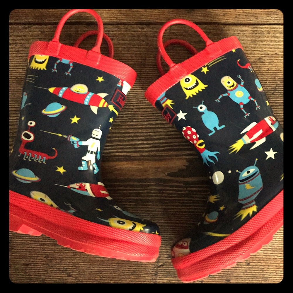 Hatley toddler rain boots.